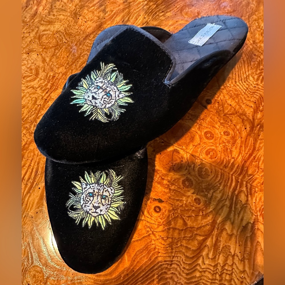 Women’s Velour Embroidered Black Slippers